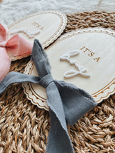Load image into Gallery viewer, Scalloped Bow Birth Announcement Disc