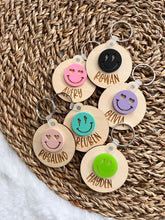 Load image into Gallery viewer, Smiley Name Keychain
