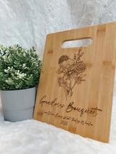 Load image into Gallery viewer, [Bamboo Cutting Board] Moms/Grandmas Bouquet
